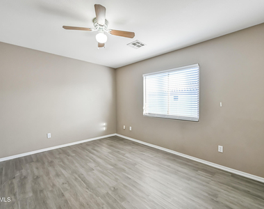 8053 W Waltann Lane - Photo Thumbnail 16