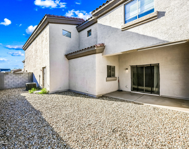 8053 W Waltann Lane - Photo Thumbnail 21