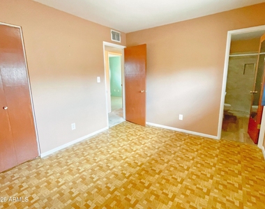 1515 W Huntington Drive - Photo Thumbnail 8