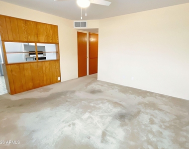 1515 W Huntington Drive - Photo Thumbnail 2