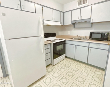 1515 W Huntington Drive - Photo Thumbnail 3