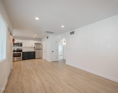 715 N 12th Avenue - Photo Thumbnail 4