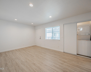 715 N 12th Avenue - Photo Thumbnail 6