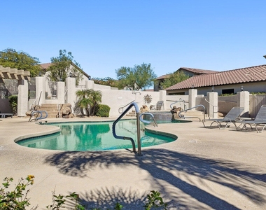 9750 N Monterey Drive - Photo Thumbnail 4