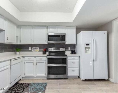 15610 N 29th Street - Photo Thumbnail 2