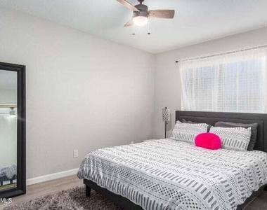 15610 N 29th Street - Photo Thumbnail 5