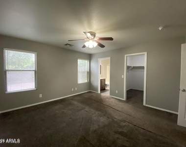 1117 E Arabian Drive - Photo Thumbnail 11