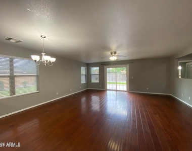 1117 E Arabian Drive - Photo Thumbnail 30