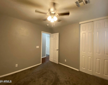 1117 E Arabian Drive - Photo Thumbnail 19