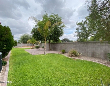 1117 E Arabian Drive - Photo Thumbnail 3