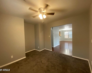 1117 E Arabian Drive - Photo Thumbnail 17