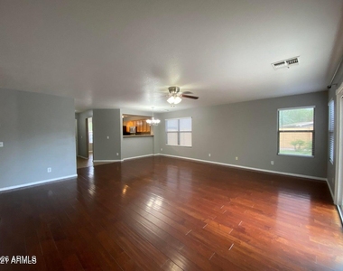 1117 E Arabian Drive - Photo Thumbnail 27