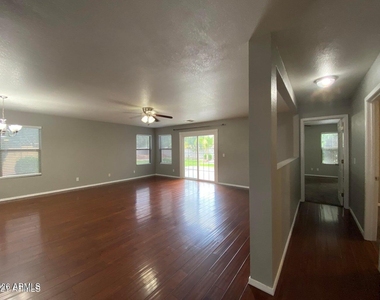 1117 E Arabian Drive - Photo Thumbnail 15