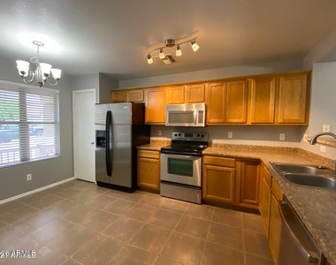 1117 E Arabian Drive - Photo Thumbnail 25