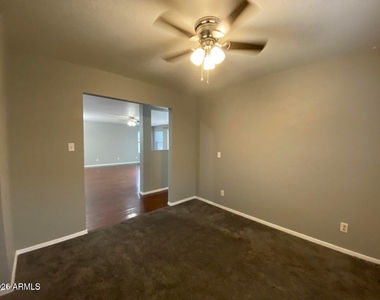 1117 E Arabian Drive - Photo Thumbnail 16