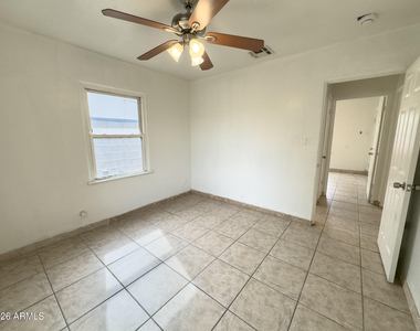 2517 E Culver Street - Photo Thumbnail 17