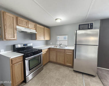 13522 W Maryland Avenue - Photo Thumbnail 12