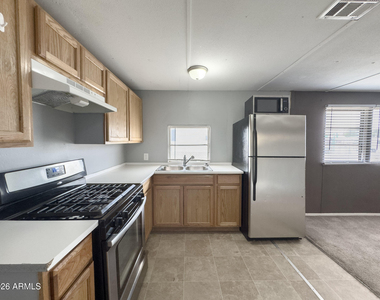 13522 W Maryland Avenue - Photo Thumbnail 13