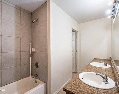 2914 E Charleston Avenue - Photo Thumbnail 15