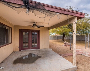 2914 E Charleston Avenue - Photo Thumbnail 4