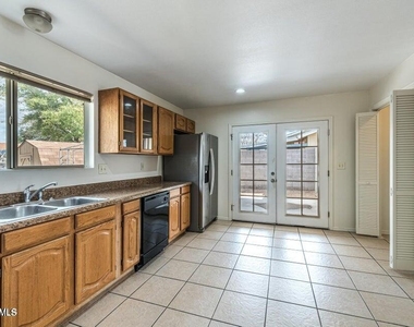 2914 E Charleston Avenue - Photo Thumbnail 22