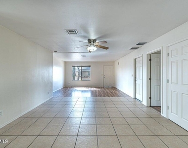 2914 E Charleston Avenue - Photo Thumbnail 11