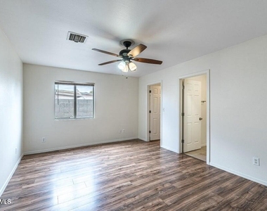 2914 E Charleston Avenue - Photo Thumbnail 14