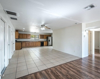 2914 E Charleston Avenue - Photo Thumbnail 9
