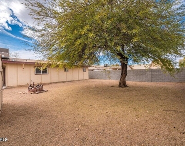 2914 E Charleston Avenue - Photo Thumbnail 5