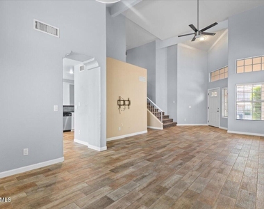 3260 S Laguna Drive - Photo Thumbnail 7