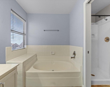 3260 S Laguna Drive - Photo Thumbnail 32