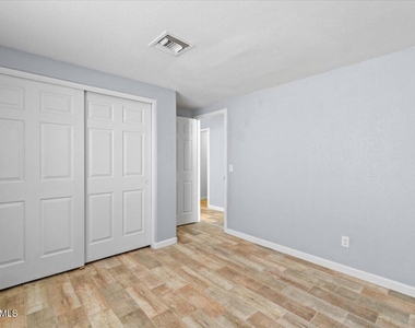 3260 S Laguna Drive - Photo Thumbnail 19