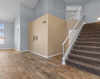 3260 S Laguna Drive - Photo Thumbnail 4