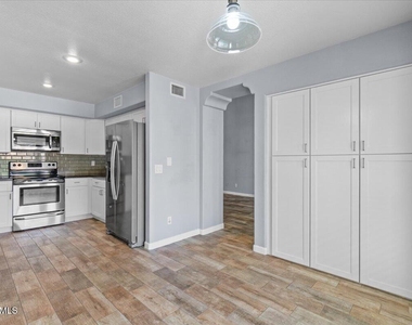3260 S Laguna Drive - Photo Thumbnail 14