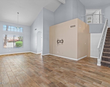 3260 S Laguna Drive - Photo Thumbnail 6