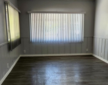 7561 N 27th Avenue - Photo Thumbnail 12