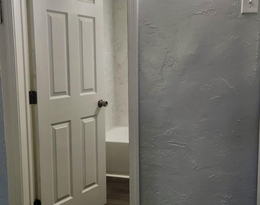 7561 N 27th Avenue - Photo Thumbnail 10