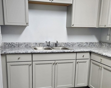 7561 N 27th Avenue - Photo Thumbnail 3