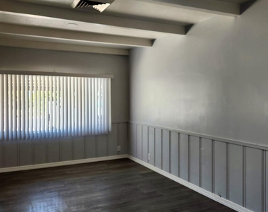 7561 N 27th Avenue - Photo Thumbnail 13