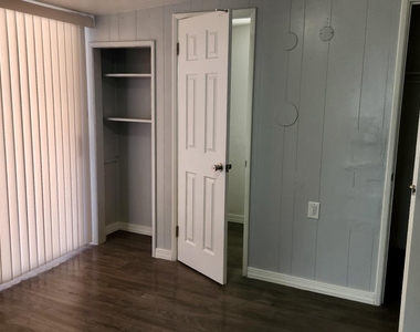 7561 N 27th Avenue - Photo Thumbnail 15