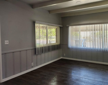 7561 N 27th Avenue - Photo Thumbnail 14