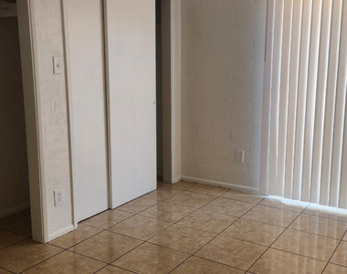 2240 W Morten Avenue - Photo Thumbnail 5