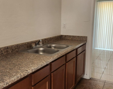 2240 W Morten Avenue - Photo Thumbnail 1