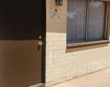 2240 W Morten Avenue - Photo Thumbnail 8
