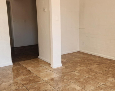 2240 W Morten Avenue - Photo Thumbnail 6