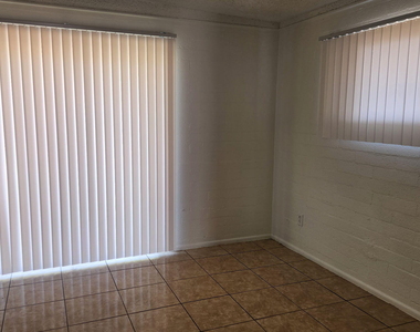 2240 W Morten Avenue - Photo Thumbnail 4