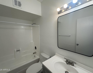 2844 E Monte Cristo Avenue - Photo Thumbnail 11