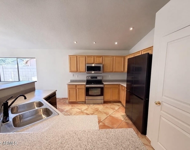 5162 W Bryce Lane - Photo Thumbnail 2