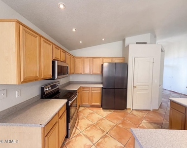 5162 W Bryce Lane - Photo Thumbnail 5
