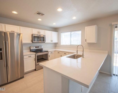 3683 E Constitution Drive - Photo Thumbnail 9